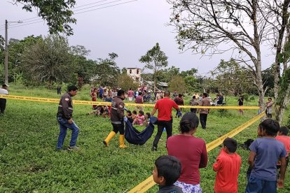 El cuerpo fue levantado por miembros de la Policía y llevado hasta Sucúa.