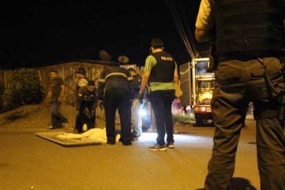 En una esquina de la parroquia San Camilo sorprendieron a Juan Israel Álava García y a Carmen Rocío Rivera.