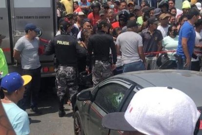 Manabí: Pareja fue baleada dentro de un vehículo