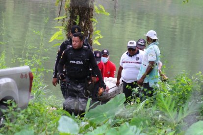 Policía identifica los cuerpos que estaban flotando en el río Esmeraldas