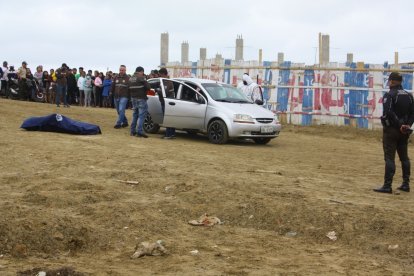 En las primeras acciones, la policía también se contactó con la propietaria del vehículo.