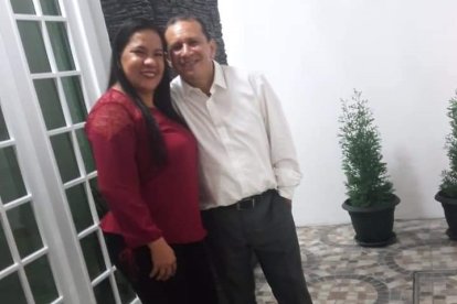 Reina Elizabeth, de Milagro, con su 'príncipe consorte', Giovanny Ortiz. Sus padres le pusieron ese nombre en honor a la reina inglesa.