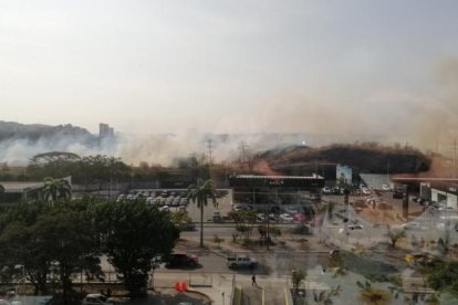 Voraz incendio se registra en el norte de Guayaquil