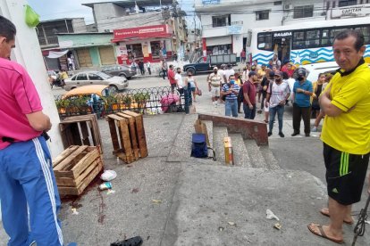 Ambos cadáveres fueron trasladados al Laboratorio de Criminalística y Ciencias Forenses de Guayaquil para la autopsia respectiva.