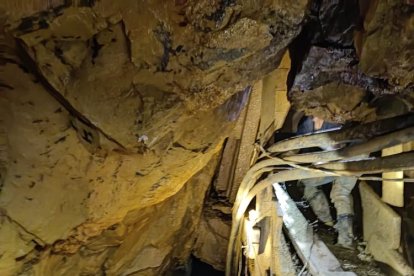 Momento en el que operan dentro de la mina.