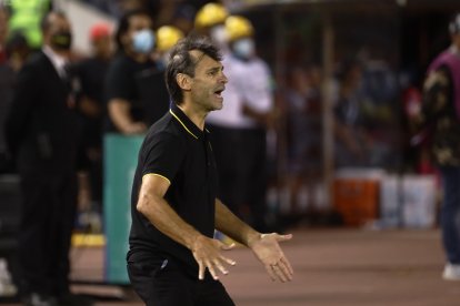 Fabián Bustos regresó a los cerca de siete meses al banquillo del Ídolo y lo hizo con una victoria. Sus pupilos marcaron cinco goles.