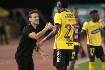 Fabián Bustos tuvo un regreso espectacular con la goleada a Macará de 5-2.