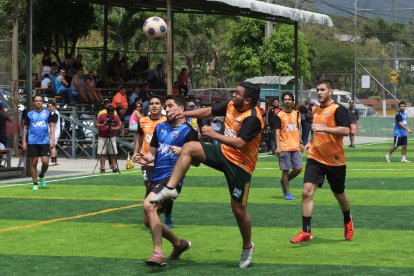 Un cuadrangular de fútbol se disputó en la remodelada cancha de Fedenador.