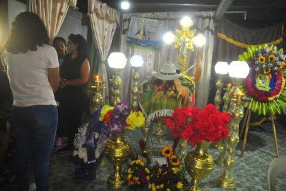 Su velatorio fue en su finca y su sepelio en el cementerio general de San Lorenzo.