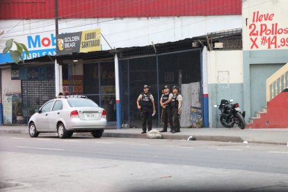 La ciudadanía pide que los uniformados ronden más seguido los negocios para prevenir esta modalidad de extorsión.