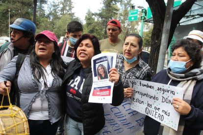 Familiares de la desaparecida realizaron un plantón durante la audiencia.
