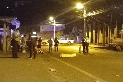 Los paramédicos se percataron de que el muchacho tenía golpes en su cabeza y piernas.
