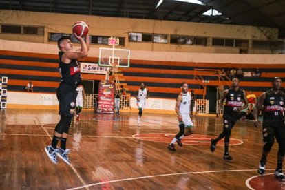 En el último duelo de la segunda etapa de la Liga BásquetPro, Barcelona derrotó de visita a Portoviejo BC.