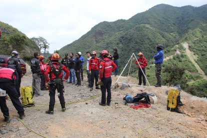 Los equipos se organizaron para rastrear en la vía Calacalí-Nanegalito, al noroccidente de Pichincha.