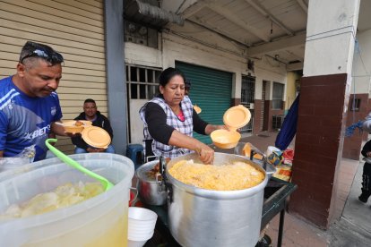 Todo el personal de la Sur Oscura del sector de Mapasingue de Guayaquil estuvo durante la mañana y tarde en el Monumental.