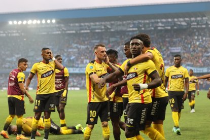 Damían Díaz y sus compañeros segundos antes de suspender el partido.