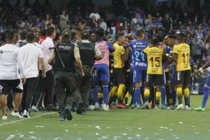 El Clásico del Astillero se suspendió tras los incidentes que se dieron en el Capwell.