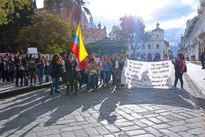 Pidieron que se diera seguridad a las mujeres y que se encuentre al responsable de la desaparición de la abogada quiteña.