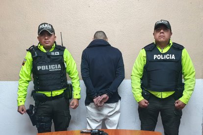 El sujeto ha estado en prisión por robo y tráfico de droga.