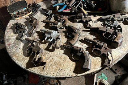 Parte de las armas que fueron decomisadas.