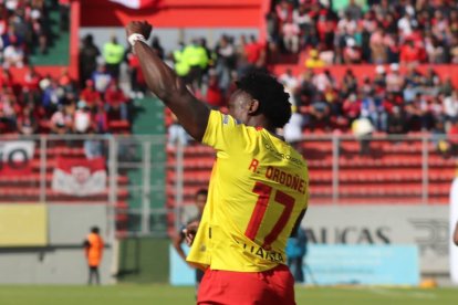 Roberto Ordóñez, jugador clave de Aucas. Los orientales llevan 16 partidos sin saber lo que es perder.