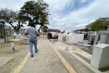 En el cementerio de Tumbes, Perú, moradores han visto a la ‘dama tapada’.