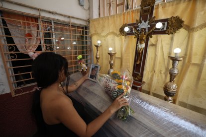 La víctima era velada en su vivienda, en el suroeste de Guayaquil.