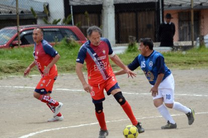 Fabián Paz y Miño fue el capitán de las glorias de El Nacional en el duelo ante el equipo master de San Bartolo.