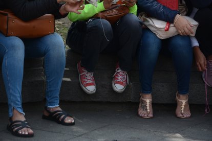 Trabajadoras sexuales esperaron por los primeros resultados de la reunión con el gobierno.
