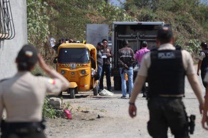 Agentes policiales iniciaron con las investigaciones de este caso.