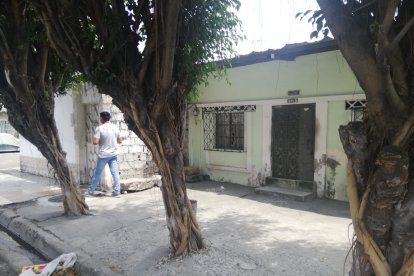 La bomba fue colocada afuera de un inmueble junto a la vereda, a las 04:00 del sábado 23 de septiembre de 2022.