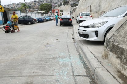 El cadáver de Jimmy Vera Cayetano quedó dentro del carro.