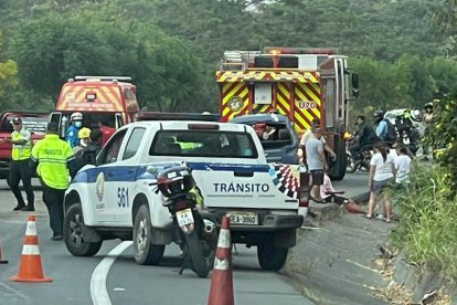 Al sitio acudieron ambulancias del Cuerpo de Bomberos de Guayaquil, para socorrer a los heridos.