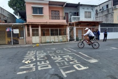 En el lugar del suceso los vecinos están atemorizados.