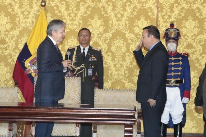 El exdirector del ECU 911, Juan Zapata Silva, fue oficialmente posesionado como el nuevo ministro del Interior.