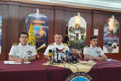 Dato. Según las autoridades, el hundimiento de la nave se dio por quedarse sin combustible en alta mar.