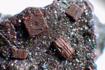 Un diamante revela que a 600 kilómetros de profundidad hay agua