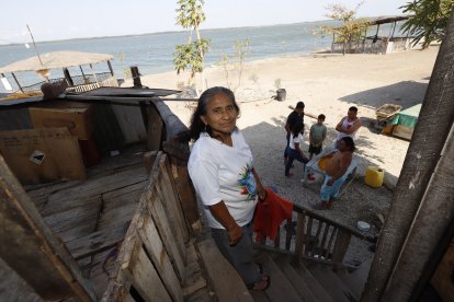 Los habitantes de Playa Punta Diamante no cuentan con agua potable ni servicio de energía eléctrica. Tienen muchas necesidades.