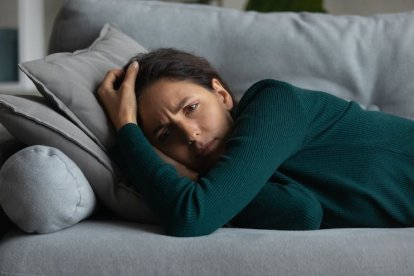 Estar solo e infeliz envejece más que fumar