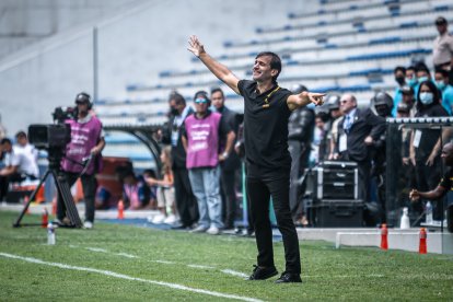 Fabián Bustos va a su tercer partido en Barcelona. No sabe lo que es perder.