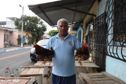 El hombre está dedicado a esta actividad desde los 16 años.