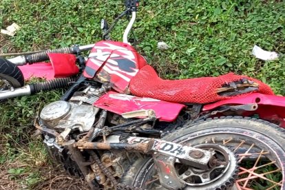 En este vehículo liviano se trasladaba Alberto y su amigo, quien se recupera del siniestro.