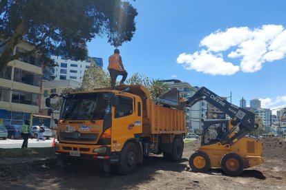El cierre en la avenida República ha ocasionado un caos vehicular en la zona.