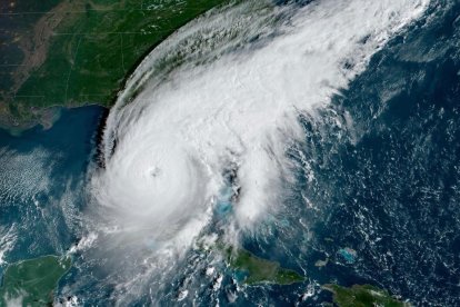 Estados Unidos: El huracán Ian ya tocó tierra en el Florida