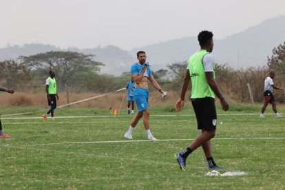 Primera vez que David Dóniga es el entrenador principal de un equipo.
