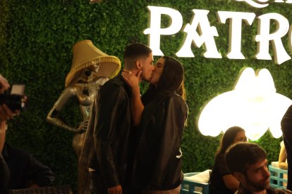 Andrés Salvatierra ya se muestra públicamente con su nueva novia María José Silva