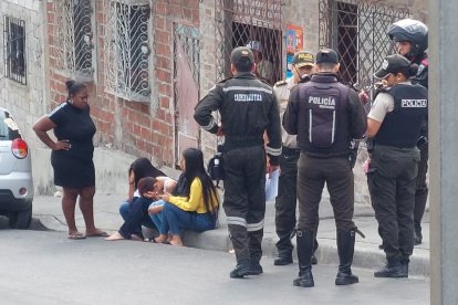 La víctima pereció dentro de un automóvil.