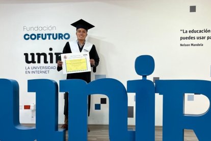 Marco Carrasco obtuvo su masterado en Derecho Penal Internacional y Transnacional.