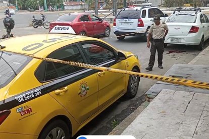 El taxista fue baleado dentro de su vehiculo.