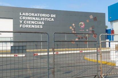 La víctima circulaba en un automóvil junto a otros dos sujetos, quienes también fallecieron.